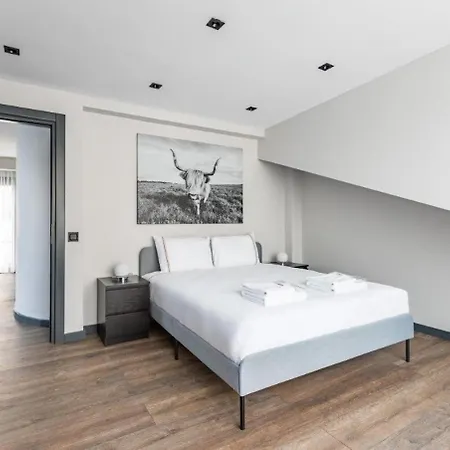 Duplex Penthouse Wparking 3bd2bath Views! #340