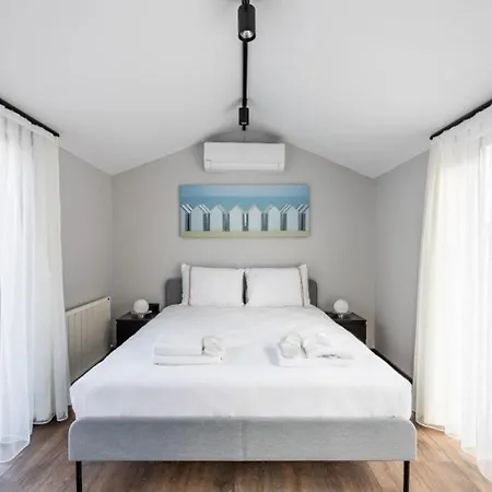 Duplex Penthouse Wparking 3bd2bath Views! #340 *