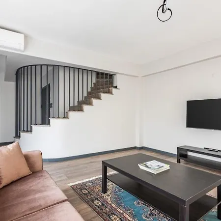 Duplex Penthouse Wparking 3bd2bath Views! #340