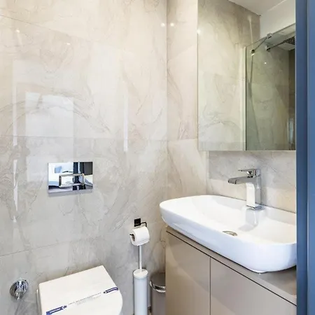 Duplex Penthouse Wparking 3bd2bath Views! #340 דירה *