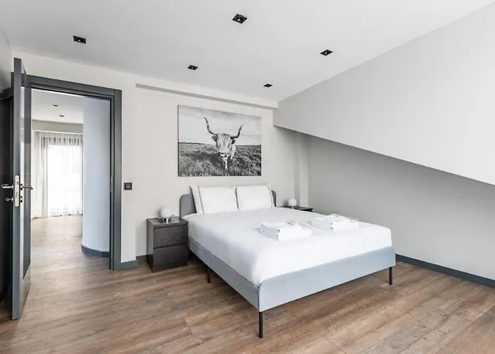 Duplex Penthouse Wparking 3bd2bath Views! #340