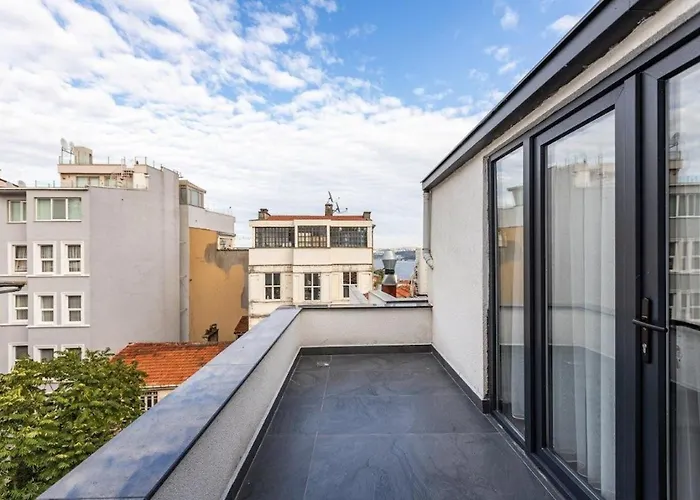 Duplex Penthouse Wparking 3bd2bath Views! #340 Apartment