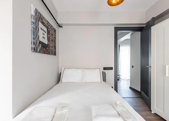 Duplex Penthouse Wparking 3bd2bath Views! #340