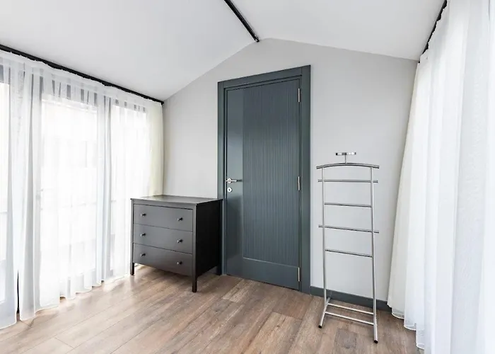 Apartment Duplex Penthouse Wparking 3bd2bath Views! #340 *