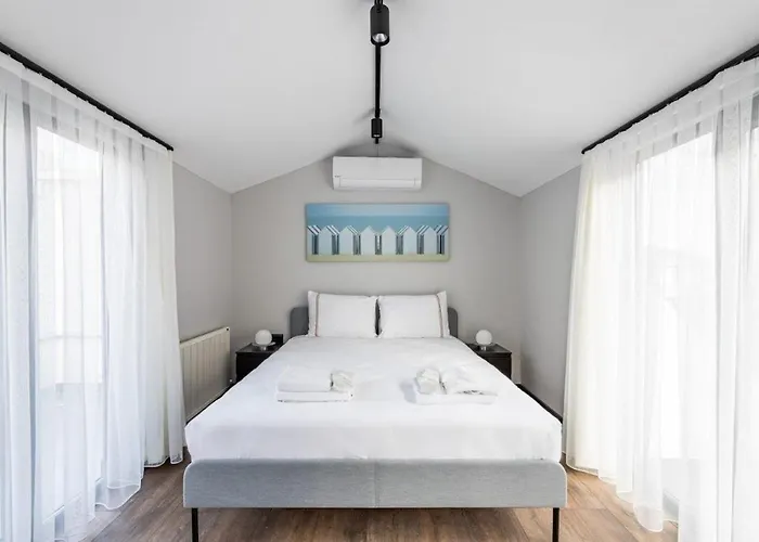 Duplex Penthouse Wparking 3bd2bath Views! #340 *