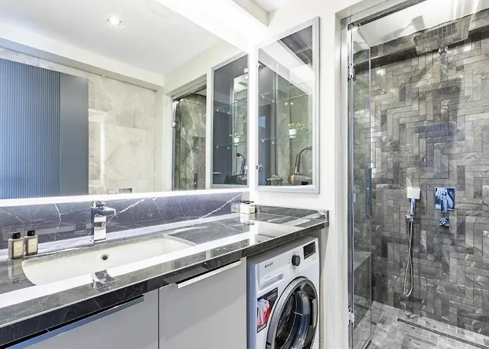 Duplex Penthouse Wparking 3bd2bath Views! #340