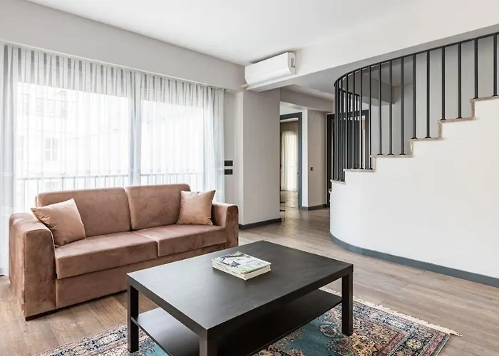 Duplex Penthouse Wparking 3bd2bath Views! #340 *