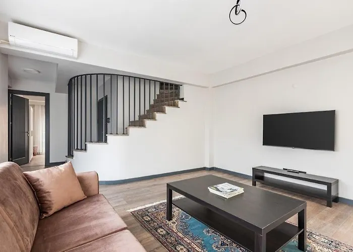 Duplex Penthouse Wparking 3bd2bath Views! #340