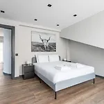 Duplex Penthouse Wparking 3bd2bath Views! #340